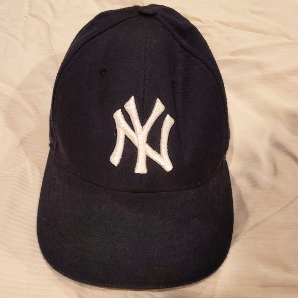 NY Yankees Adjustable Unisex Hat